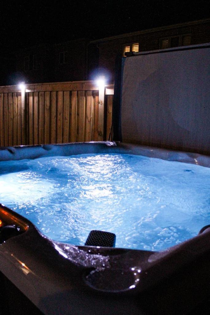 Appartamento Family Friendly - Cozy - Hot Tub - Near Uoit Oshawa Camera foto